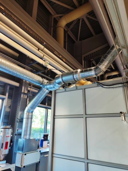 CONCEPTION ET INSTALLATION D’UN SYSTÈME DE TRAITEMENT D’AIR INDUSTRIEL POUR SORBONNE DANS UNE USINE LABORATOIRE A LYON, RÉGION AUVERGNE RHÔNE ALPES